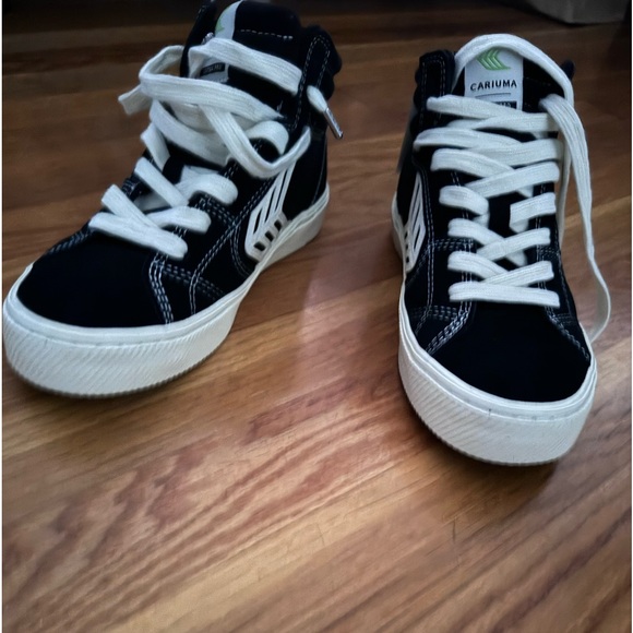 Cariuma canvas size 5.5 high top sneaker - Picture 5 of 6